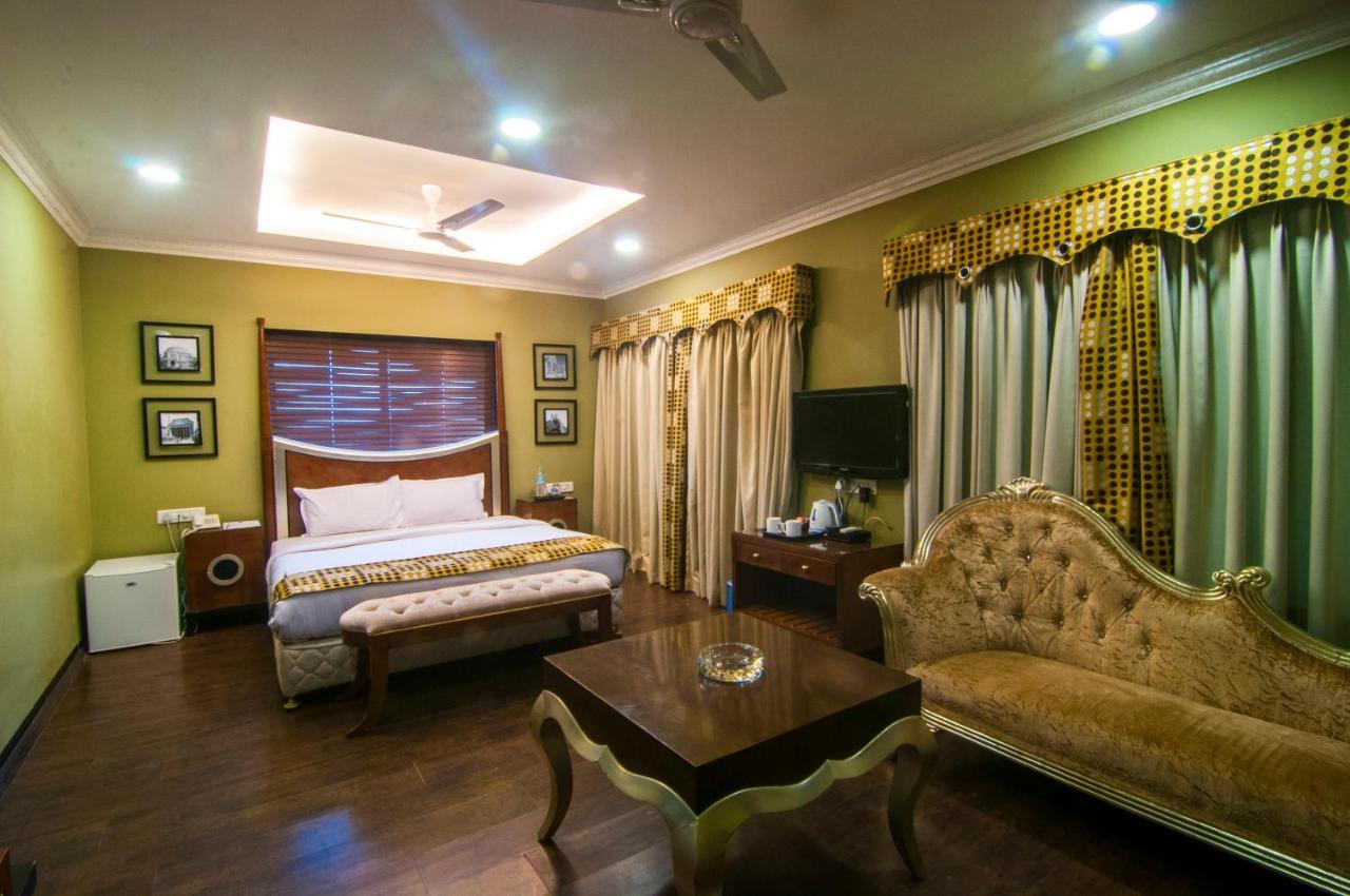 Jalsa Hotel & Banquets,Indore Zewnętrze zdjęcie