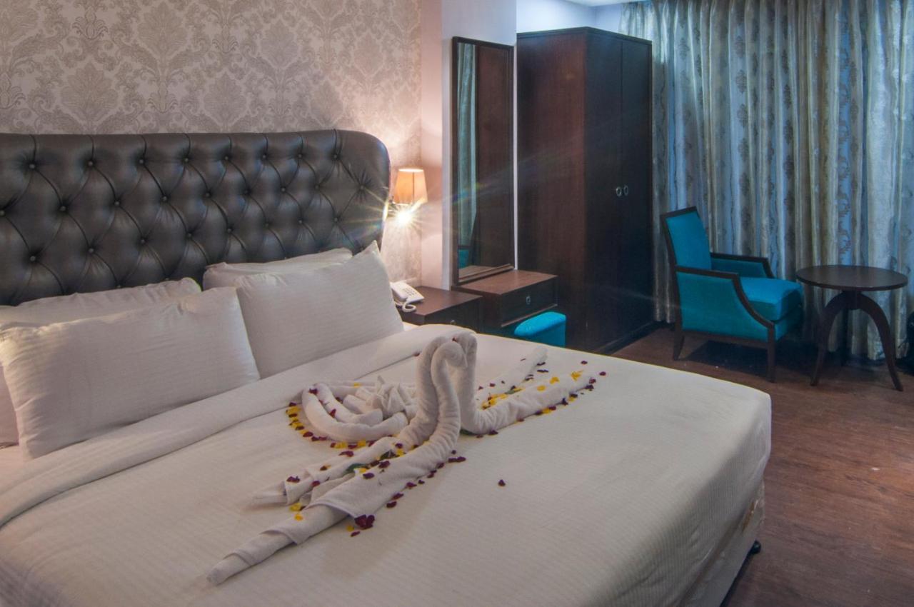 Jalsa Hotel & Banquets,Indore Zewnętrze zdjęcie