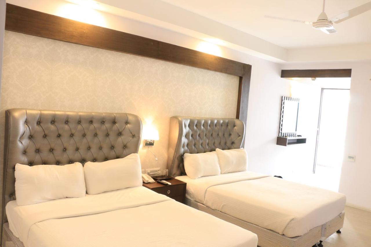 Jalsa Hotel & Banquets,Indore Zewnętrze zdjęcie