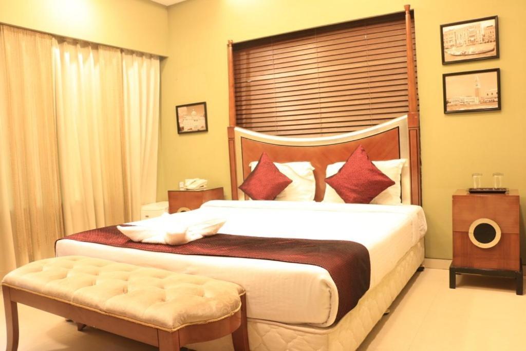 Jalsa Hotel & Banquets,Indore Zewnętrze zdjęcie