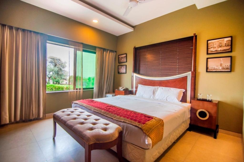 Jalsa Hotel & Banquets,Indore Zewnętrze zdjęcie