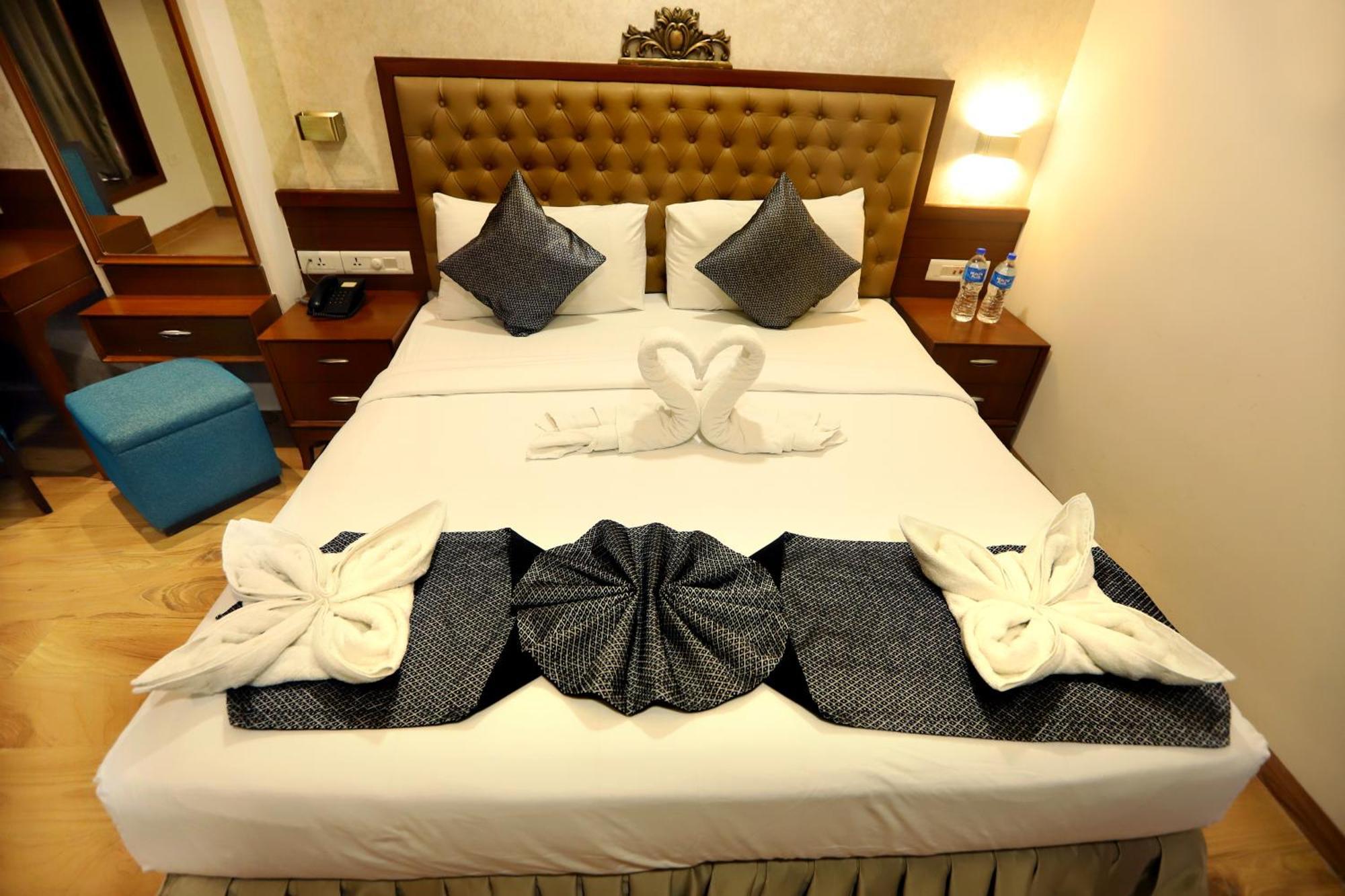 Jalsa Hotel & Banquets,Indore Zewnętrze zdjęcie