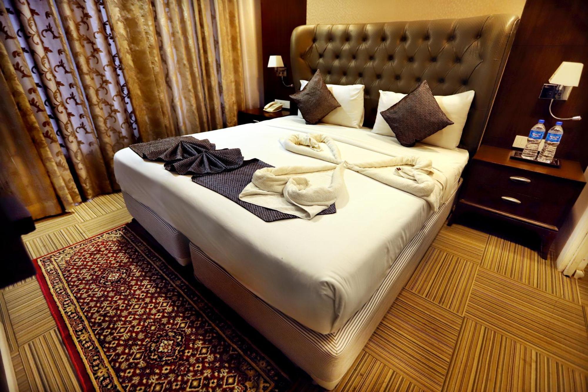 Jalsa Hotel & Banquets,Indore Zewnętrze zdjęcie