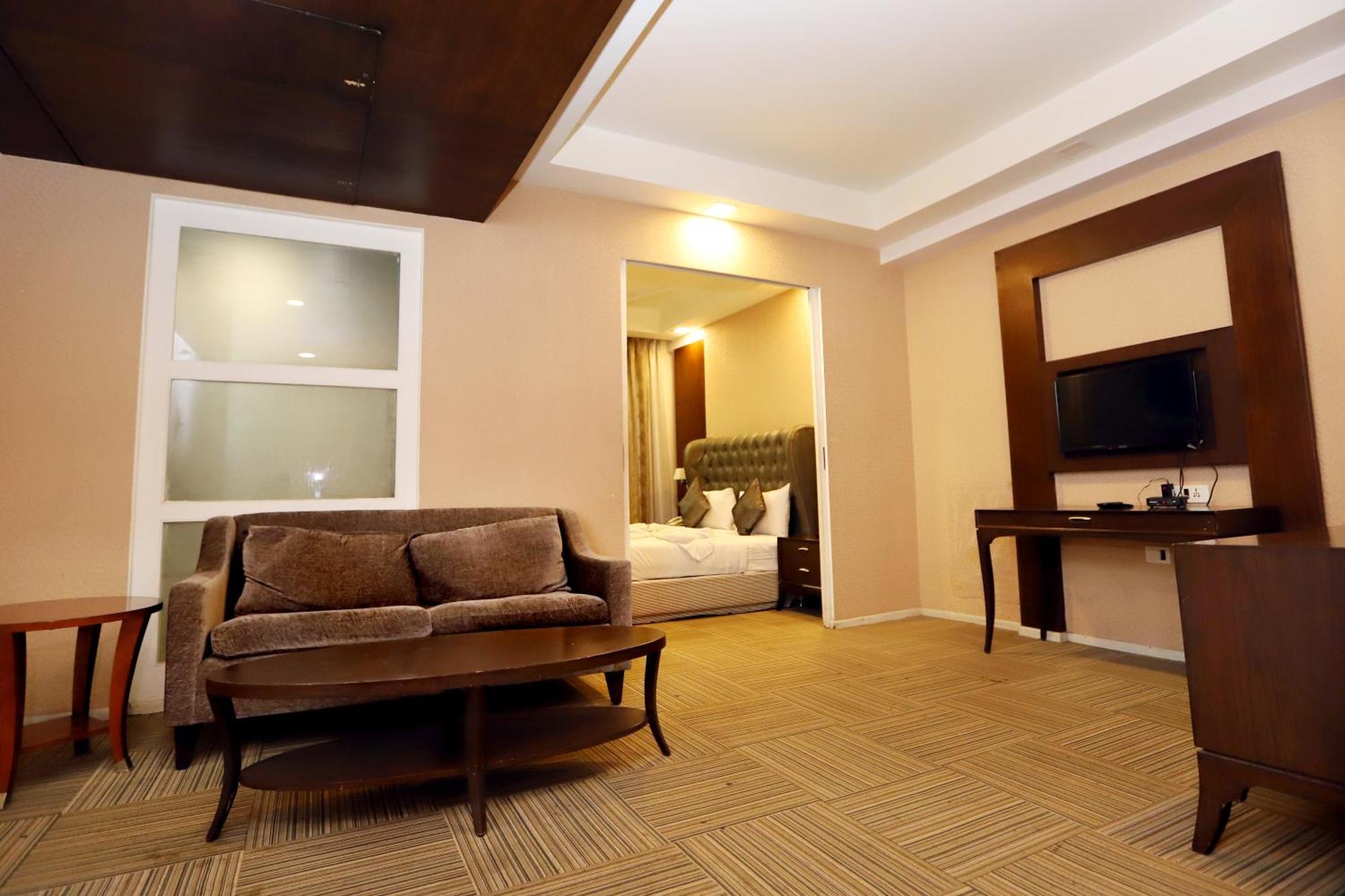 Jalsa Hotel & Banquets,Indore Zewnętrze zdjęcie