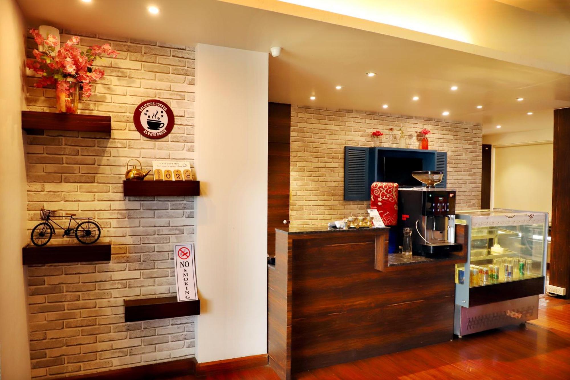 Jalsa Hotel & Banquets,Indore Zewnętrze zdjęcie