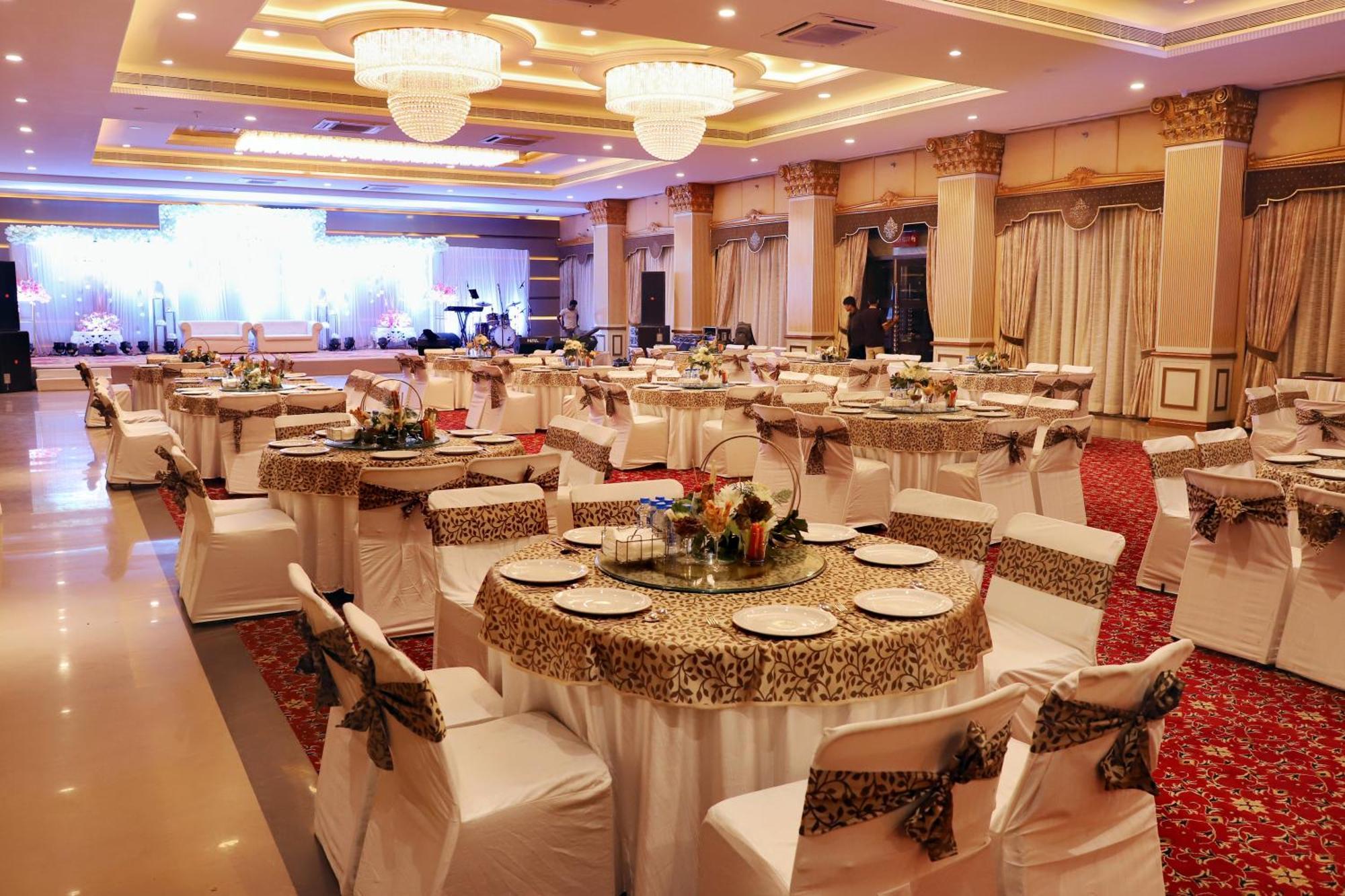 Jalsa Hotel & Banquets,Indore Zewnętrze zdjęcie