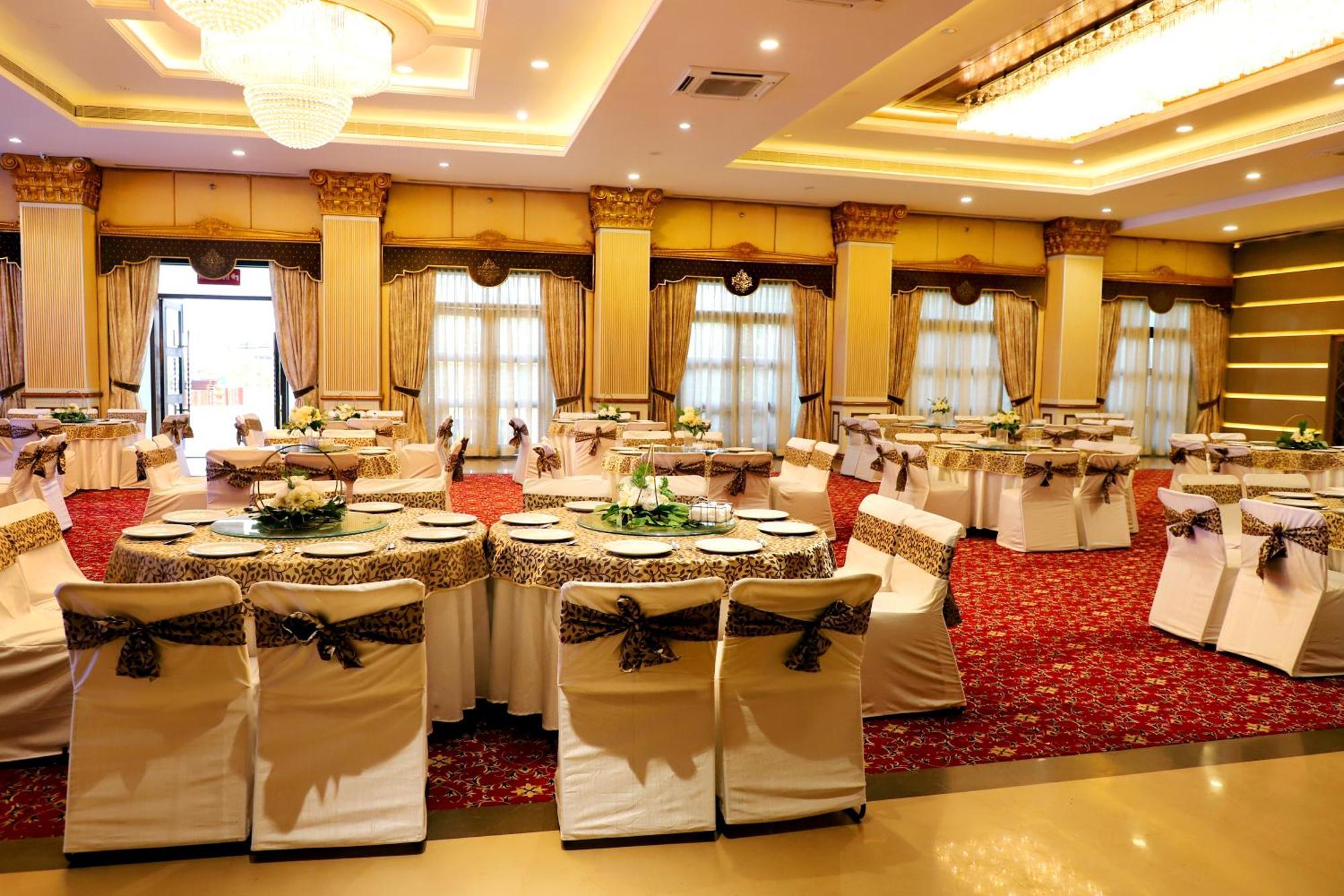 Jalsa Hotel & Banquets,Indore Zewnętrze zdjęcie