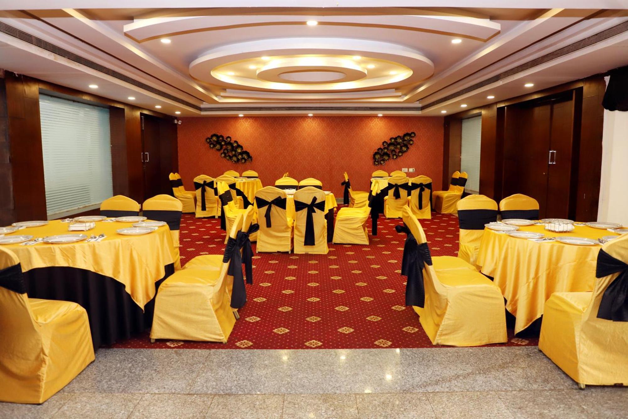 Jalsa Hotel & Banquets,Indore Zewnętrze zdjęcie